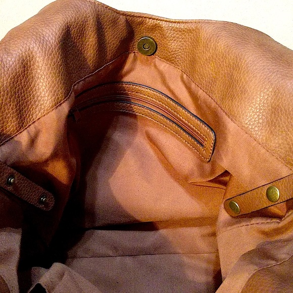 👜 Leather Shoulder Purse with Strap. Great size and convenient pockets. - Picture 5 of 12